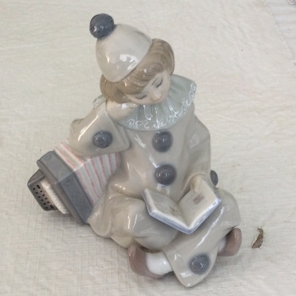 Home Lladro Girl with Accordion issue year 1971 in perfect condition - Picture 1 of 7